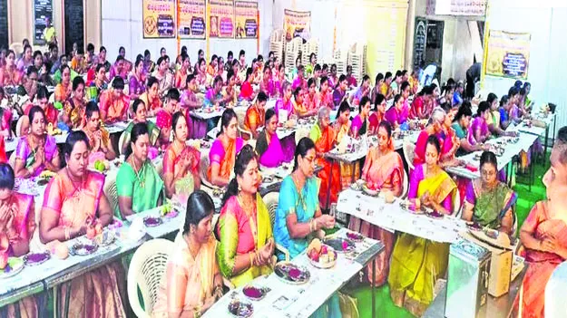 భక్తిశ్రద్ధలతో కుంకుమార్చన