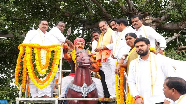 సర్దార్‌ సర్వాయి పాపన్న విగ్రహావిష్కరణ