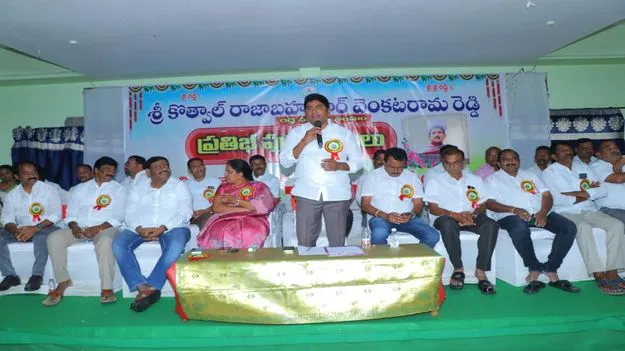 రాజాబహదూర్‌ వెంకటరామరెడ్డి విగ్రహాన్ని ఏర్పాటు చేయాలి