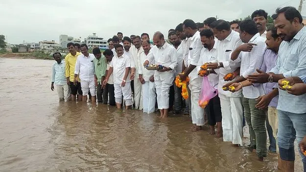 రాష్ట్రాన్ని అప్పుల కుప్పగా మార్చిన కేసీఆర్‌