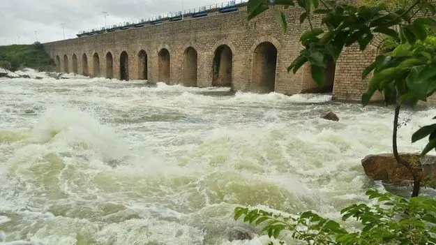 Heavy Rains: జంట జలాశయాలకు మళ్లీ వరద..