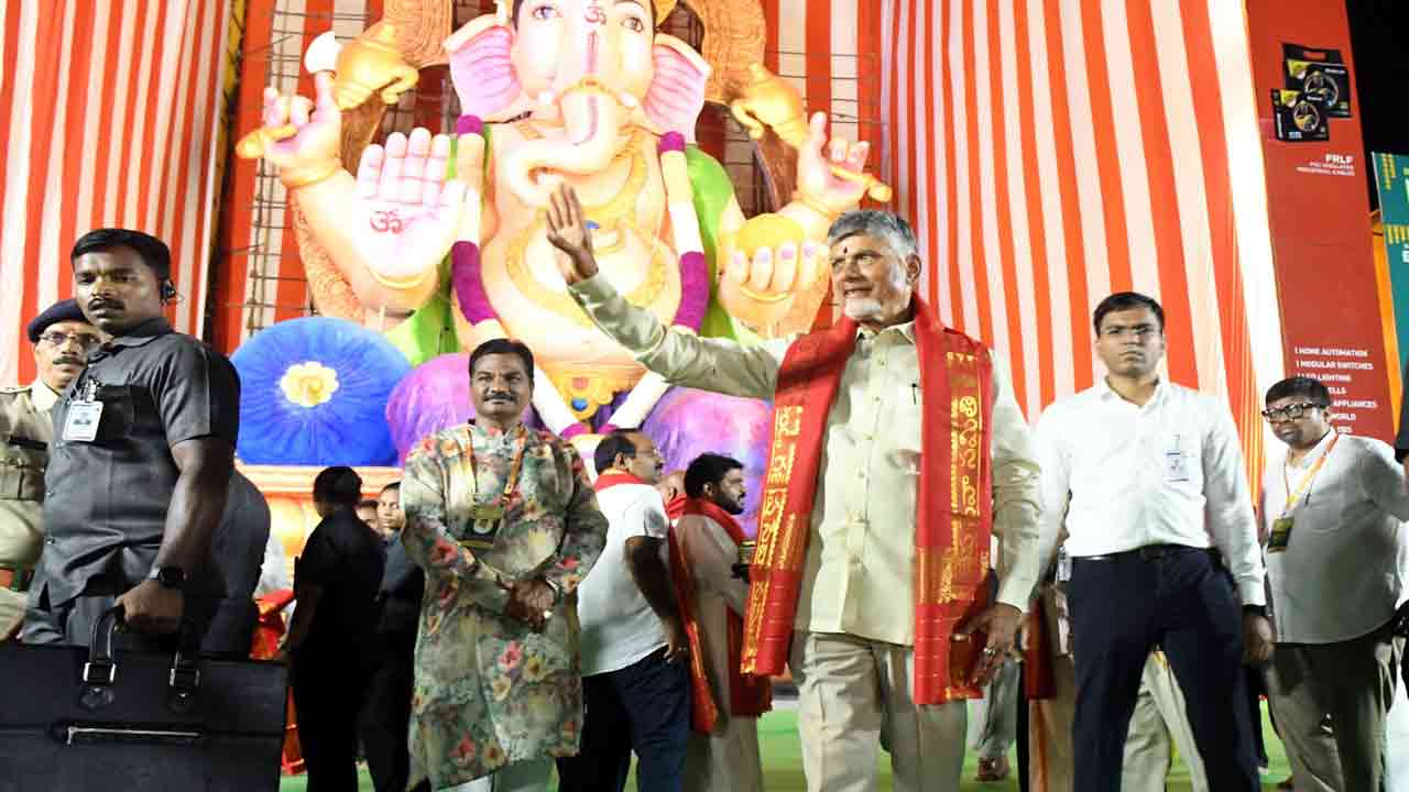 CM Chandrababu: విజయవాడ మహాగణపతి సేవలో సీఎం చంద్రబాబు