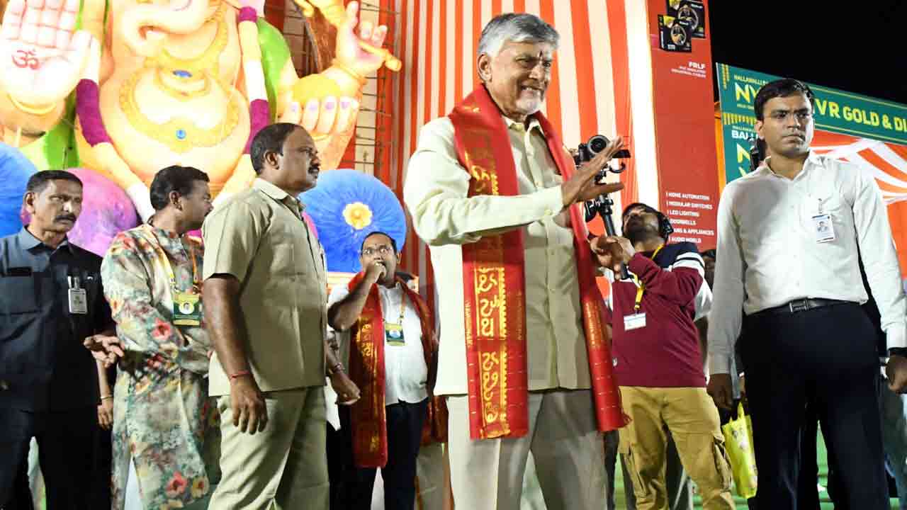 CM Chandrababu: విజయవాడ మహాగణపతి సేవలో సీఎం చంద్రబాబు