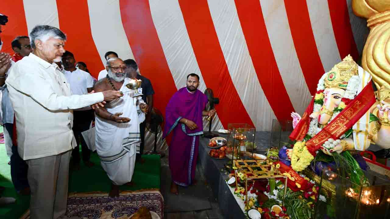 CM Chandrababu: విజయవాడ మహాగణపతి సేవలో సీఎం చంద్రబాబు
