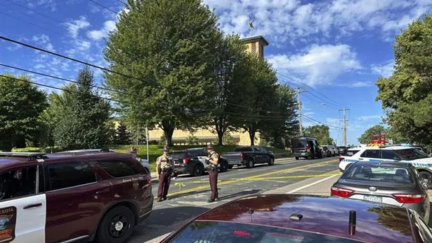 Minneapolis School Shooting: స్కూల్లో కాల్పులు.. ముగ్గురి మృతి, 10 మందికి తీవ్ర గాయాలు