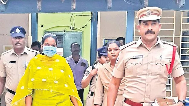 Nidigunta Aruna: పోలీసు కస్టడీకి కిలేడీ