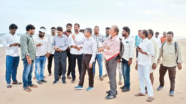  fishing harbor: ఫిషింగ్‌ హార్బర్‌కు స్థల పరిశీలన