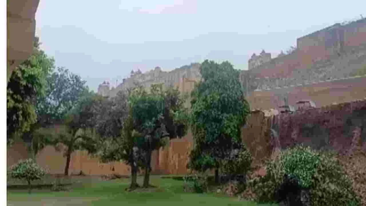 Jaipur Amer Fort Wall Collapsed: కుప్పకూలిన జైపూర్ చారిత్రక అమెర్ ఫోర్ట్ గోడ