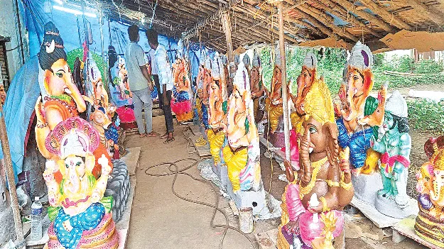 గణ నాథుడి ఉత్సవాలకు సన్నద్ధం