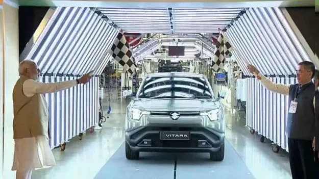 PM Modi Launches eVITARA: గ్లోబల్ EV గేమ్‌లోకి భారత్ ఎంట్రీ.. మోదీ చేతుల మీదుగా మారుతీ సుజుకీ ఈవీ ప్రారంభం..