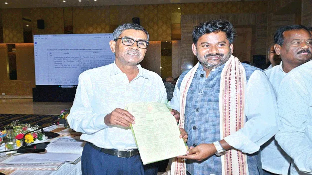  Both Stations రెండు స్టేషన్లూ కొనసాగించండి