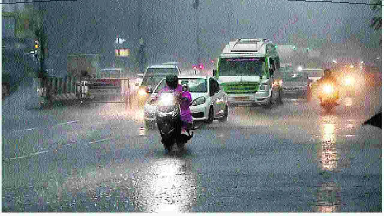 Heavy Rains: నగరంలో భారీ వర్షం.. పొంచి ఉన్న వాయు గండం