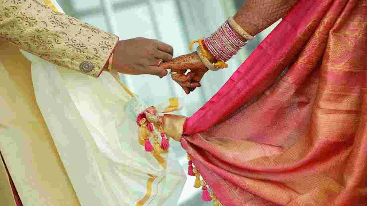 CPM:  ప్రేమ వివాహాలకు మా పార్టీ ఆఫీసులు రెడీ..