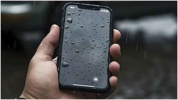 Phone Protection Tips in Rain: మీ ఫోన్ వర్షంలో తడిస్తే వెంటనే ఇలా చేయండి..