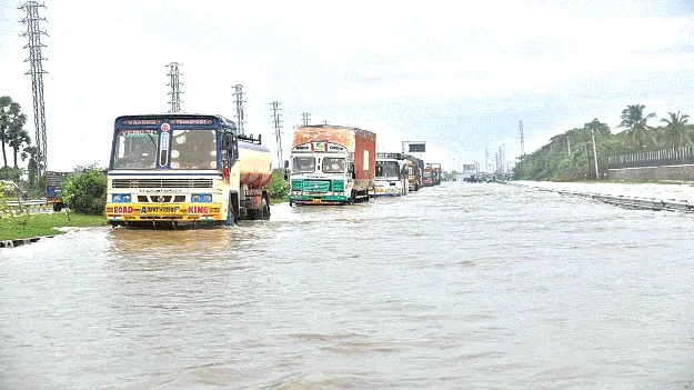 Rain : సిక్కోలు.. జలమయం