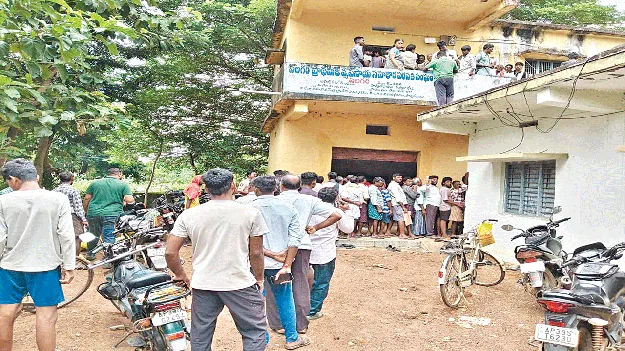 Struggles for Urea యూరియా కోసం పాట్లు