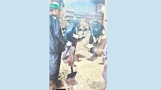 జీఎంల చేతికి పలుగు, పార!