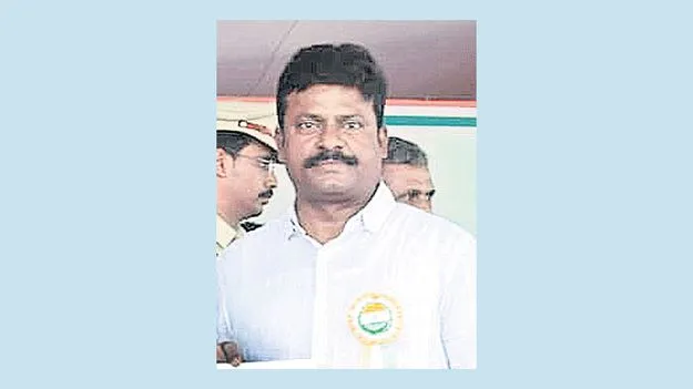 చెరువులనే రాసిచ్చేస్తారా!?