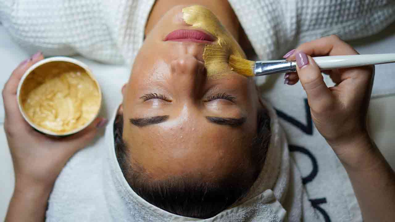 Health Tips: ఉదయం నిద్రలేవగానే ముఖం ఉబ్బినట్లు ఉందా.. అయితే ఇలా చేసి చూడండి..