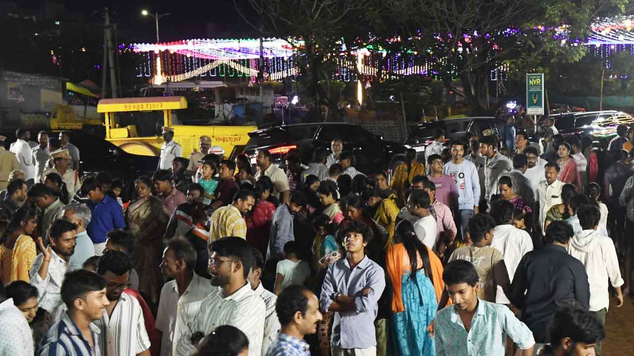 Dundi Ganesh Seva Samiti Idol : 72 అడుగుల మహా గణపతిని దర్శించుకున్న సీఎం చంద్రబాబు