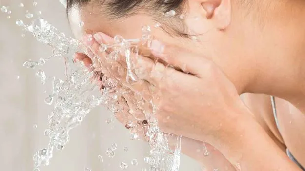 Washing Face After Crying: ఏడ్చాక చల్లని నీటితో ఎందుకు ఫేస్ వాష్ చేసుకోవాలి? రీజన్ ఇదే..