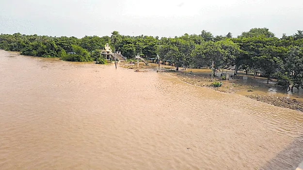 నిలకడగా గోదావరి వరద