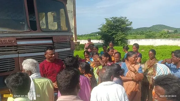 యూరియా కోసం రైతుల  ఆందోళన 