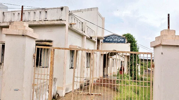  హాస్టళ్లపై పర్యవేక్షణేదీ?