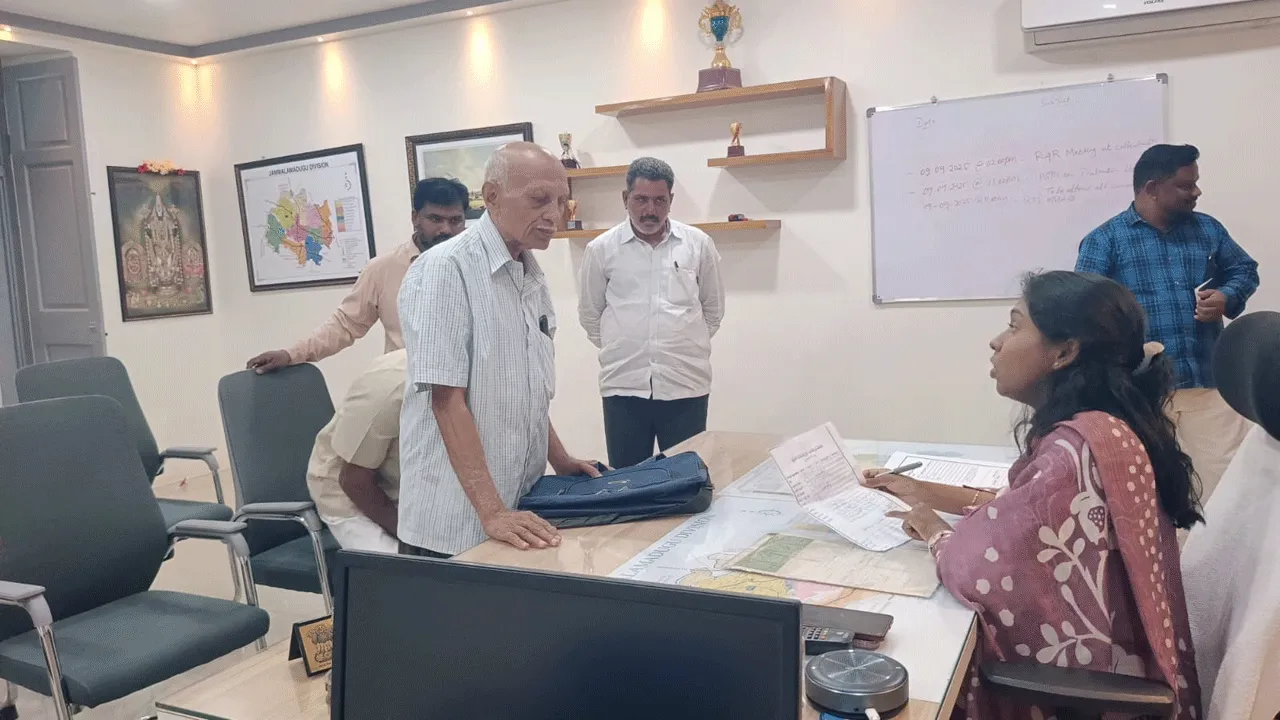 పీజీఆర్‌ఎస్‌కు  సమస్యల వెల్లువ