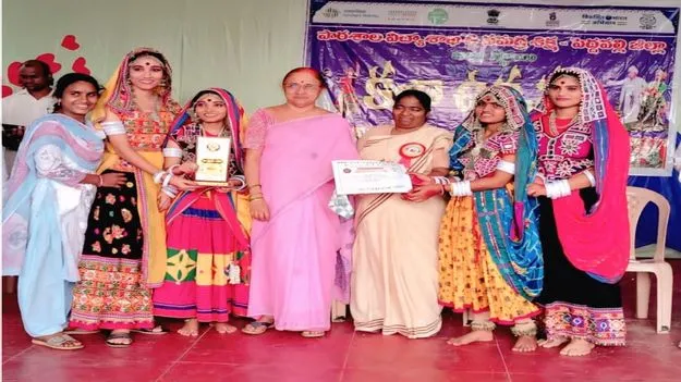 విద్యార్థులు అన్ని రంగాల్లో రాణించాలి