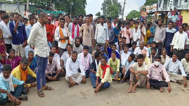 kumaram bheem asifabad- యూరియా కోసం రైతుల రాస్తారోకో