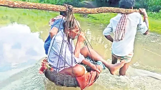 రోగికి తప్పని డోలీ మోత