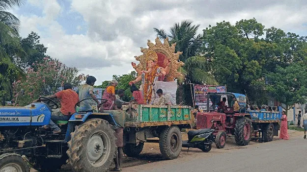 గంగ ఒడికి చేరిన గణనాథులు