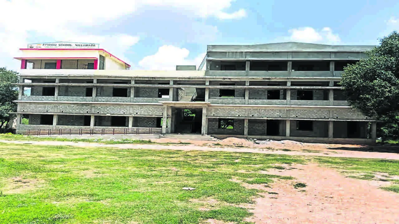 BUILDING: అసంపూర్తి నిర్మాణాలు 