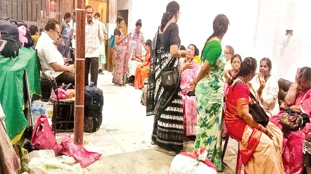 Went on a trip and got stuck in Nepal. పర్యటనకు వెళ్లి.. నేపాల్‌లో చిక్కుకుని