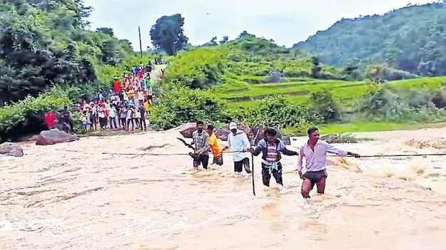 రేషన్‌ కోసం సాహసం