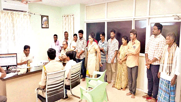    12 మంది బైండోవర్‌