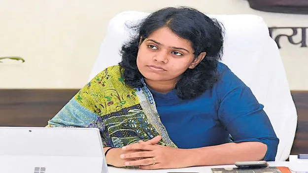 నేడు కలెక్టర్‌గా చేకూరి కీర్తి బాధ్యతల స్వీకరణ