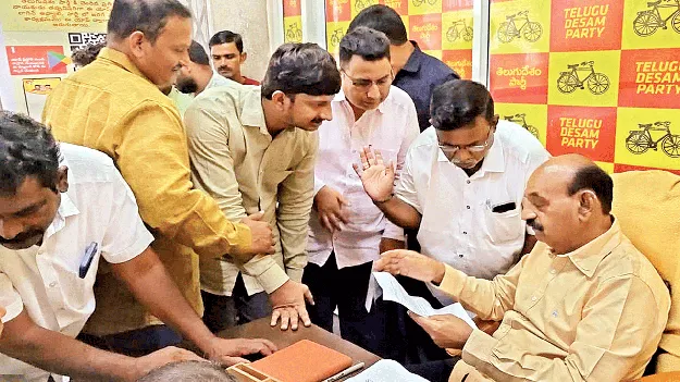 సమస్యలు వెంటనే పరిష్కరించాలి: మంత్రి