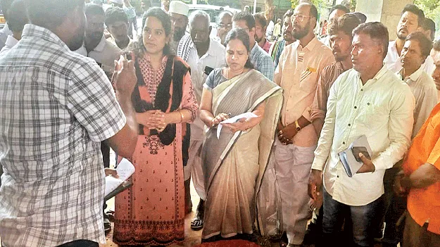 ఉల్లిని కొనుగోలు చేస్తాం: జేసీ