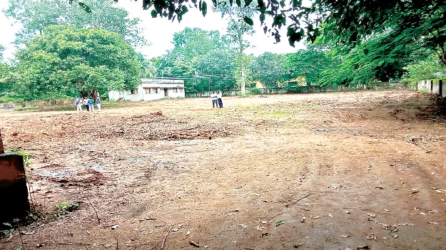 ప్రభుత్వ ఐటీఐ స్థలంపై వివాదం