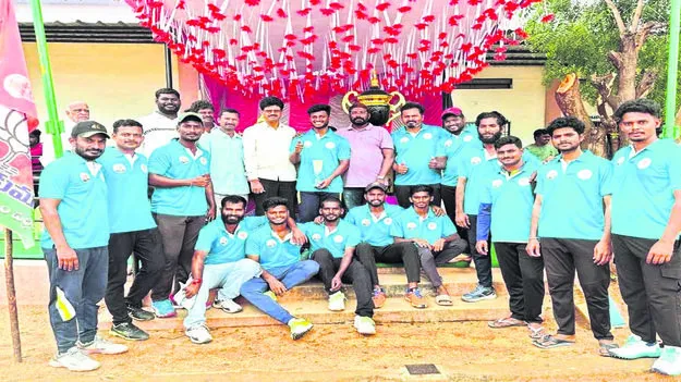 CRICKET: ఫైనల్స్‌కు చేరినడ్రాగన లెవెన, హిందూపురం హంటర్స్‌ 