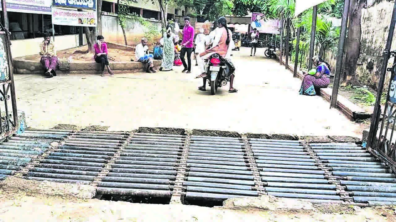 HOLE: ఆదమరిస్తే అంతే..!