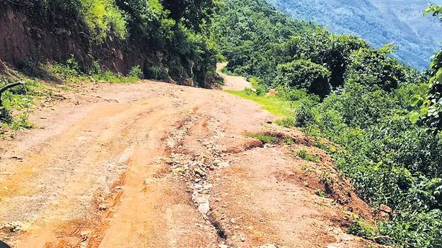 నత్తనడకన వంజంగి హిల్స్‌ రోడ్డు పనులు