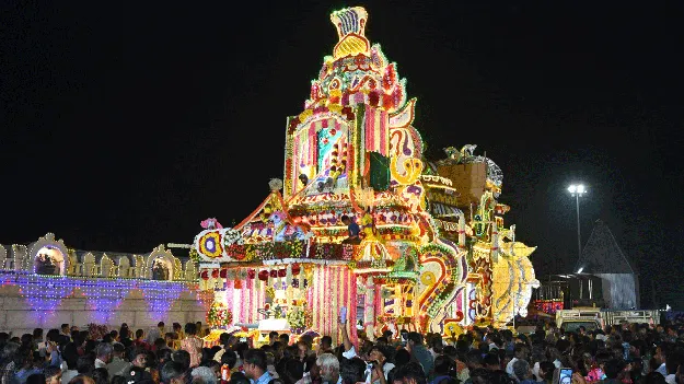 పుష్పపల్లకిలో వరసిద్ధుడు