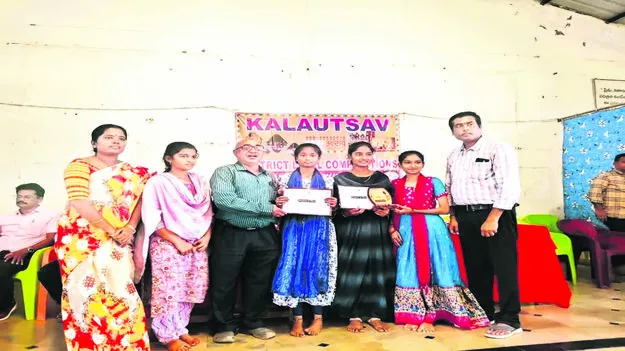 DANCE:  డ్యాన్స పోటీల్లో ప్రతిభ చూపిన విద్యార్థినులు