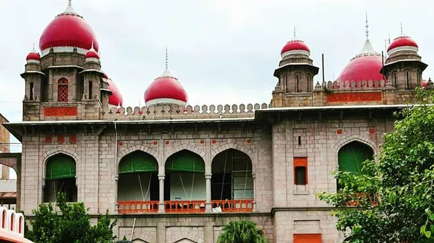 High Court: ట్రాఫిక్‌ను గాలికి వదిలేసి చలానాలపై దృష్టా?  