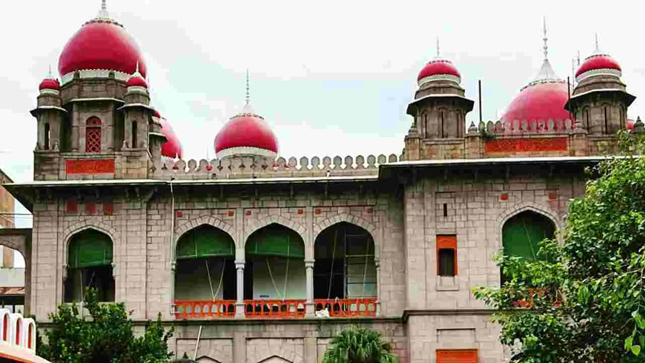 High Court: ట్రాఫిక్‌ను గాలికి వదిలేసి చలానాలపై దృష్టా?  