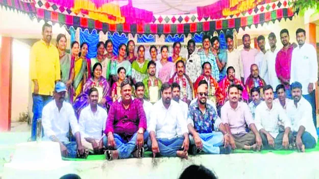 SCHOOL: కన్నతల్లిని..చదువుకున్న బడిని మరువరాదు