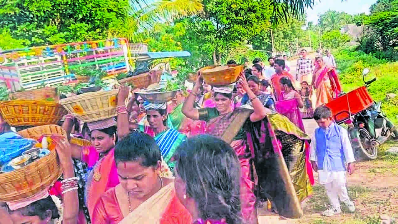 DEITiES: గ్రామదేవతలకు బోనాలు